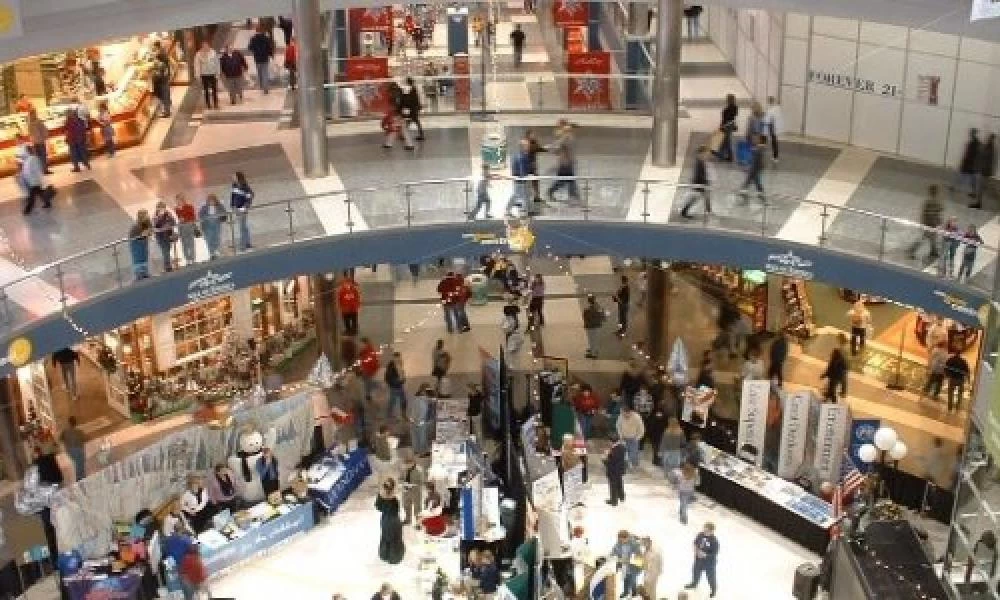 Θεσσαλονίκη: Συνωστισμός σε mall - Άνοιξε για τα καλά η αγορά